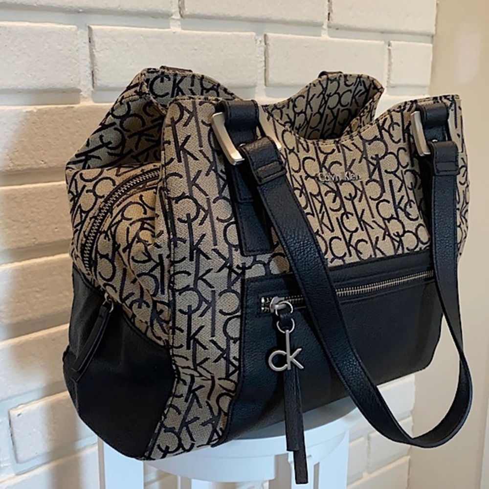 Calvin Klein 3 Compartment Purse - Picture 2 of 11